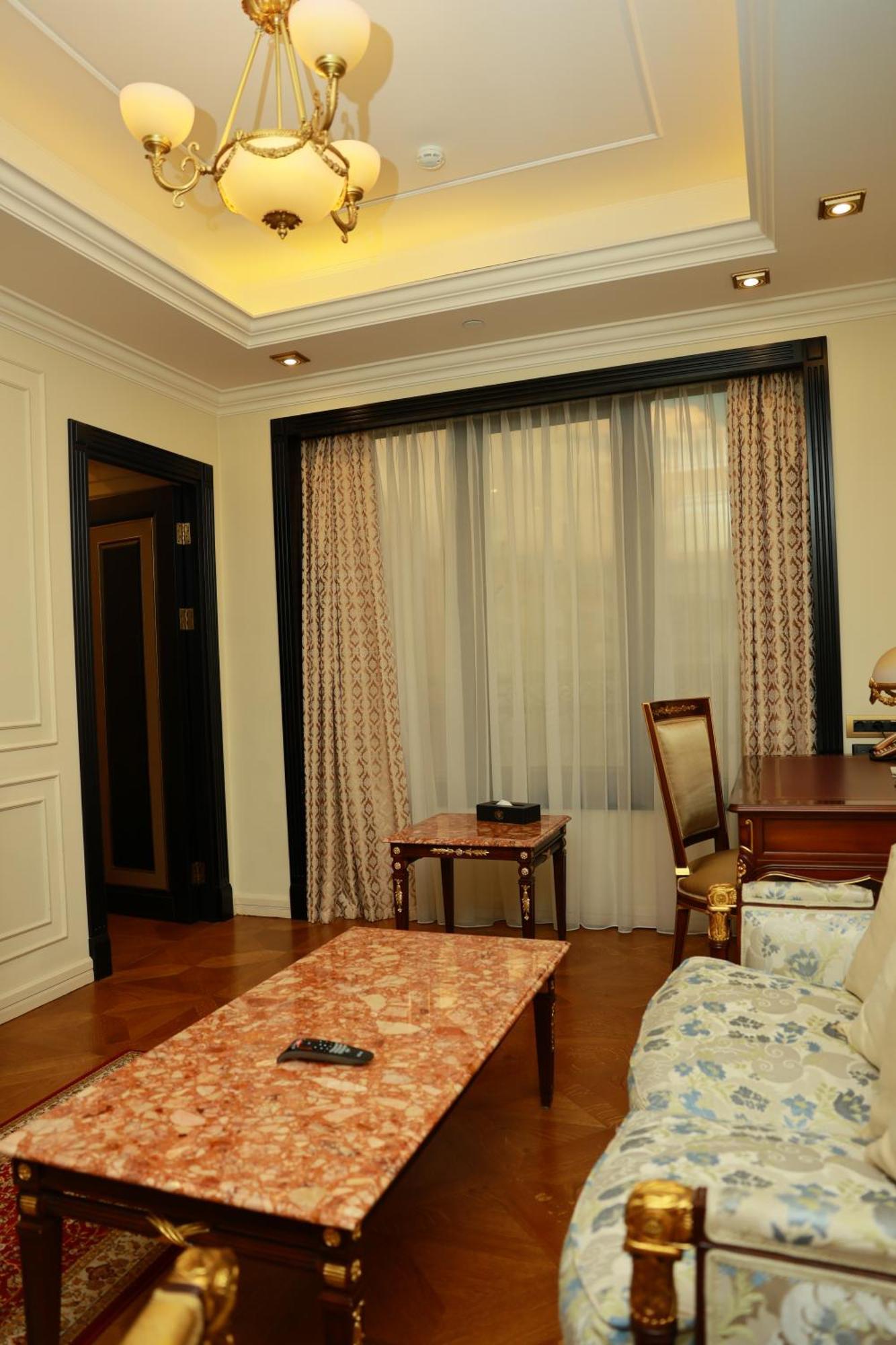 Golden Palace Hotel Γιερεβάν Εξωτερικό φωτογραφία