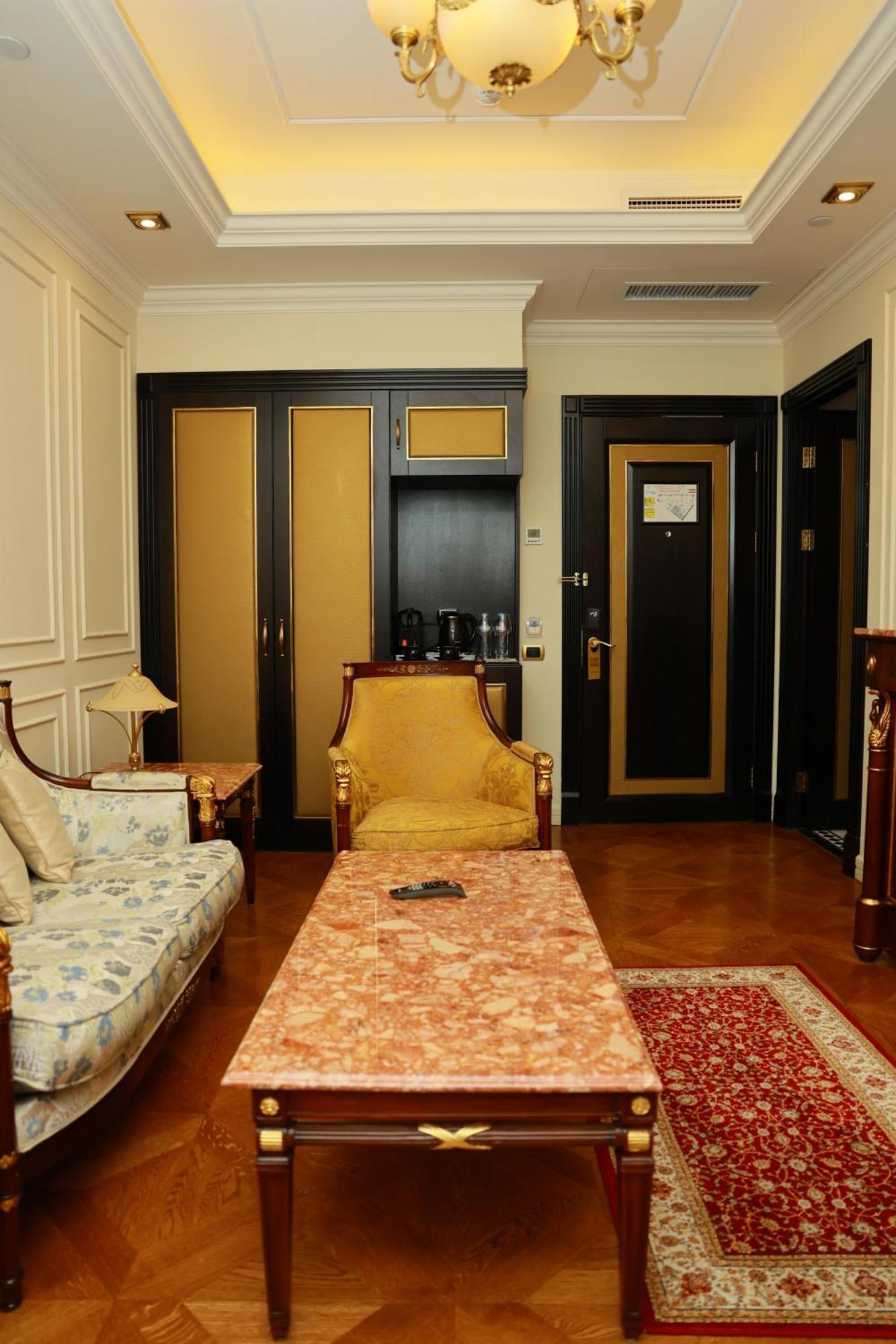 Golden Palace Hotel Γιερεβάν Εξωτερικό φωτογραφία